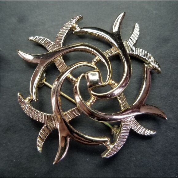 Set of 5 Vintage Signed Sarah Coventry Silver and Gold Tone Brooches 60's-80's - Picture 6 of 13